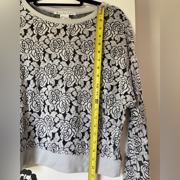 American Rag Cie light grey & black mesh knit floral crewneck sweater, size xs - Picture 3 of 6
